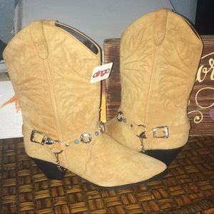Dingo NWT Leather Boots